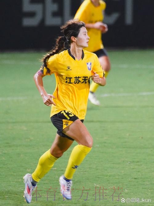 中国国家女子足球队官方合作伙伴生活家地板 为中国女足注入“能量金” 中国国家女子足球队官方合作伙伴生活家地板 为中国女足注入“能量金”